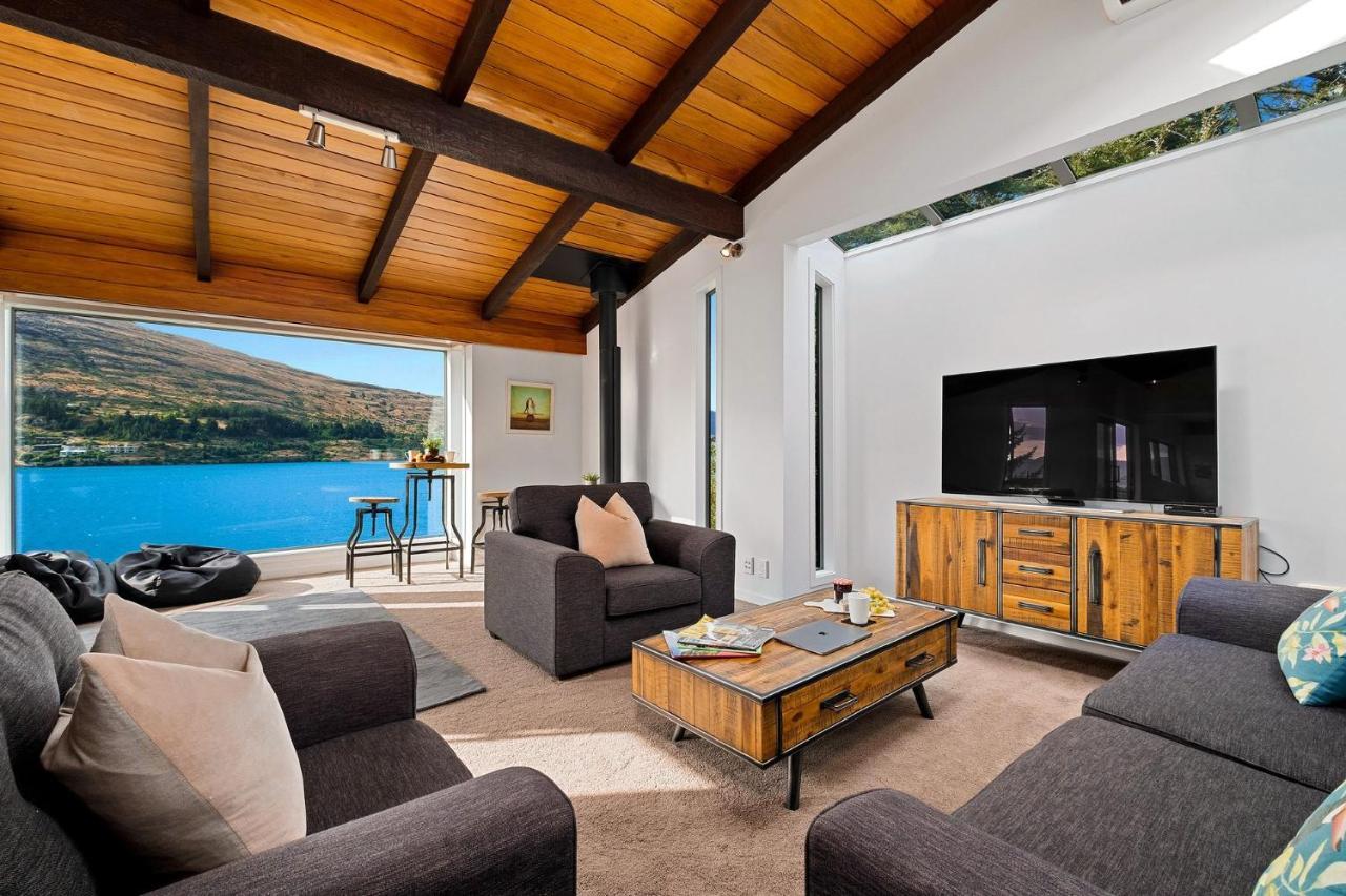 Queenstown Lakefront Dream 4 Bed Exterior photo