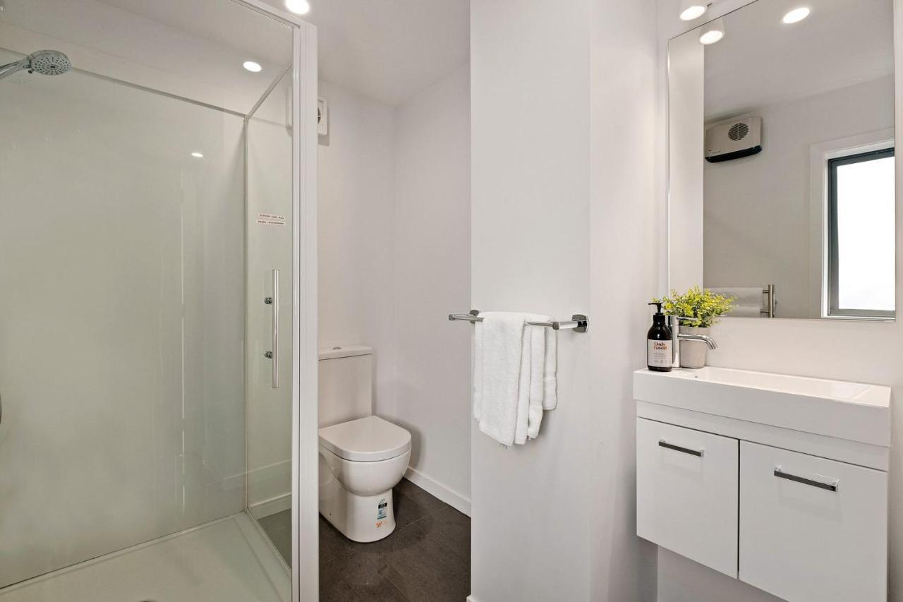 Queenstown Lakefront Dream 4 Bed Exterior photo